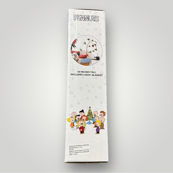 Peanuts NIB 18” Charlie Brown Christmas Tree with Linus’ Blanket - Picture 4 of 7